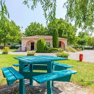 https://camping-sites-et-paysages-les-pres-hauts.fr-provencehotel.com